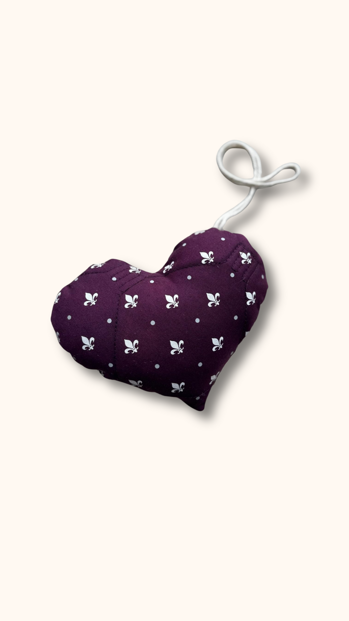 Herzanhänger aus Kleidungsstück